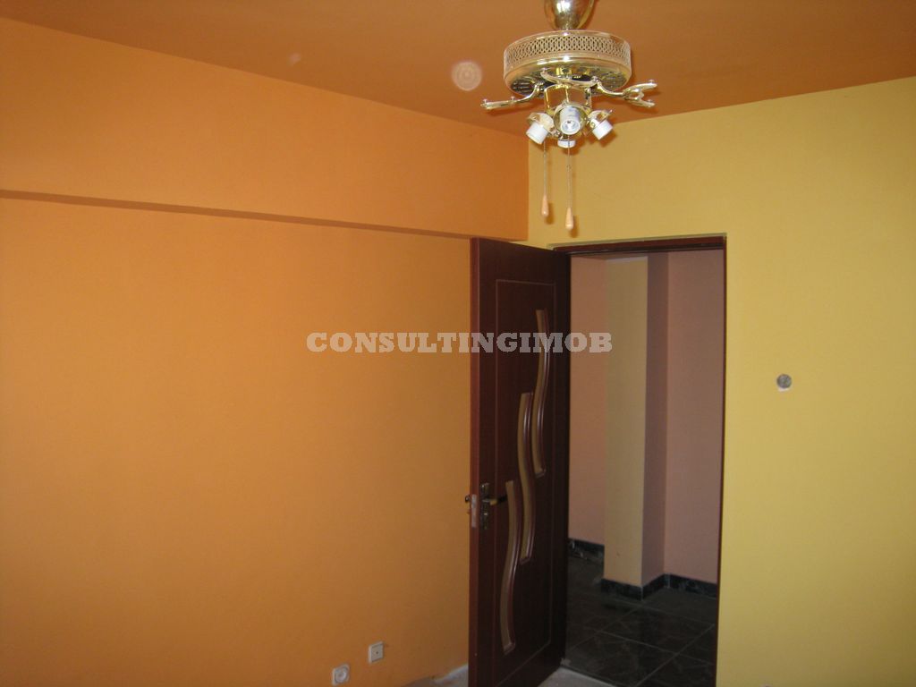 Stefan cel Mare, apartament 4 camere, liber