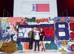 TOMMY HILFIGER ȘI LEWIS HAMILTON ANUNȚĂ COLECȚIA COLABORATIVĂ  TOMMYXLEWIS