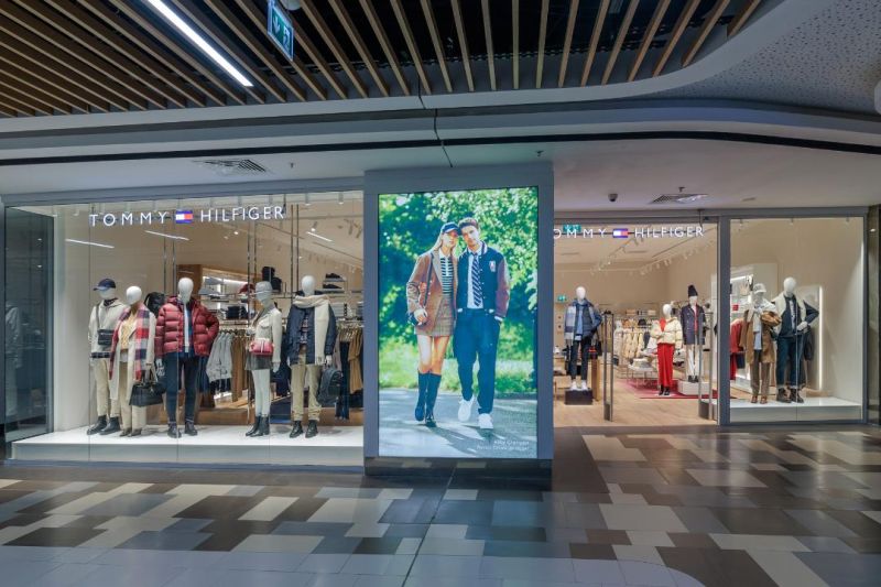 Tommy Hilfiger relansează magazinul din București Mall Vitan